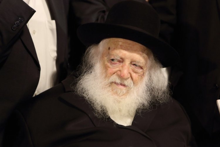 מרן הגר"ח קניבסקי עונה לשאלות איזה בגדים מותרים או אסורים.